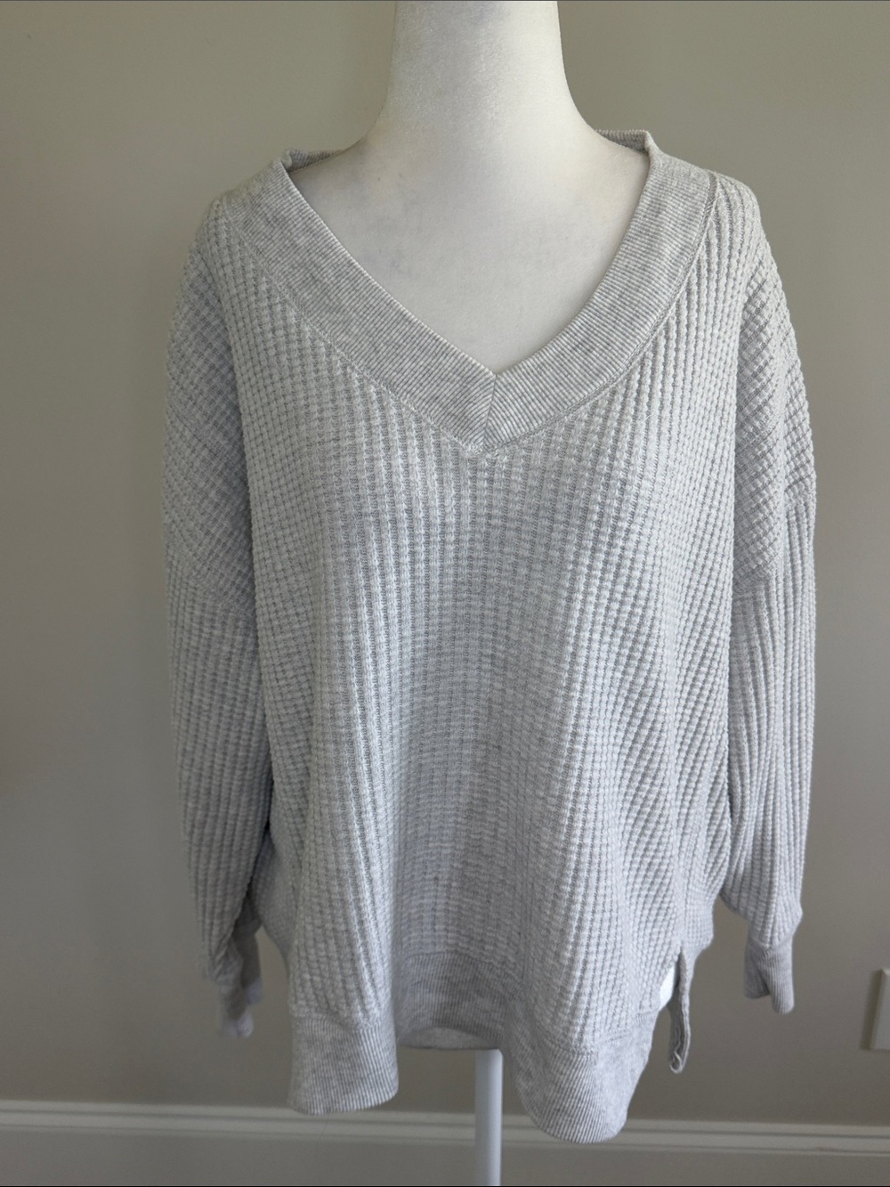 American Eagle V-Neck waffle womens Knit Sweater - Light Gray Sz XS - Picture 7 of 11